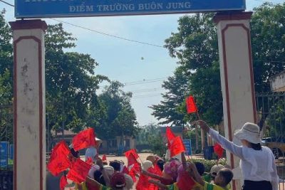 Hoạt động trải nghiệm tham quan Trường Tiểu học của trẻ 5-6 tuổi Trường Mầm non Họa Mi.